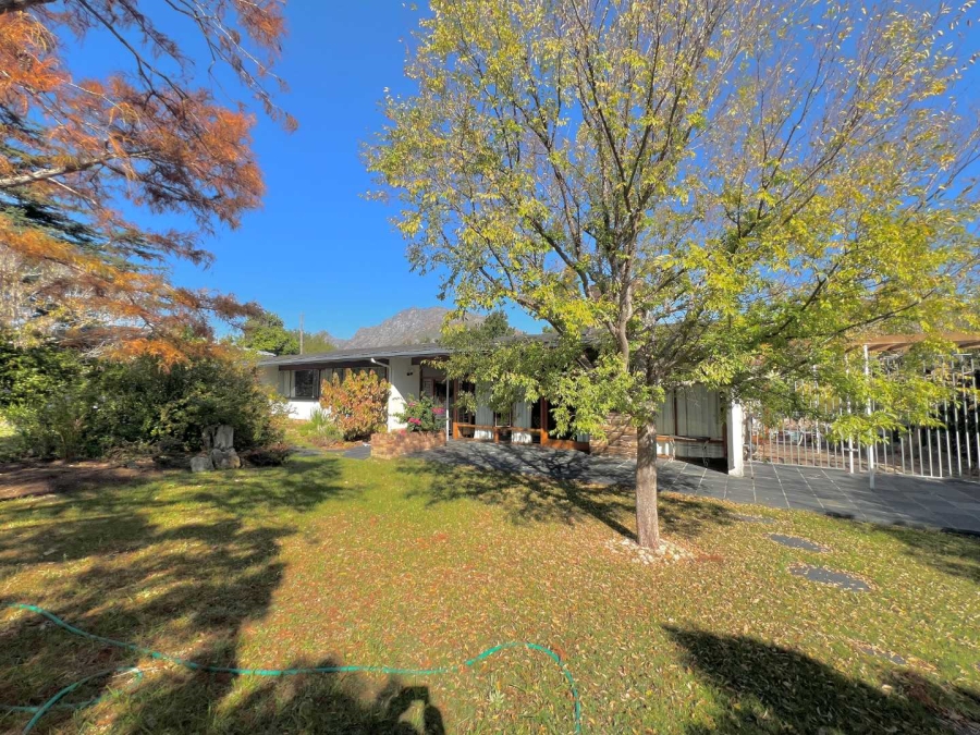 4 Bedroom Property for Sale in Uniepark Western Cape